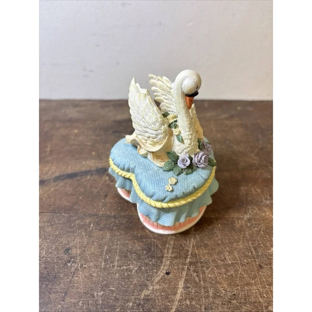 Vintage Heritage House Melodies County Fair Collection Swan Trinket Box Works